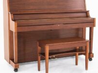 カワイ  ピアノ Kawai ST1 Upright Piano